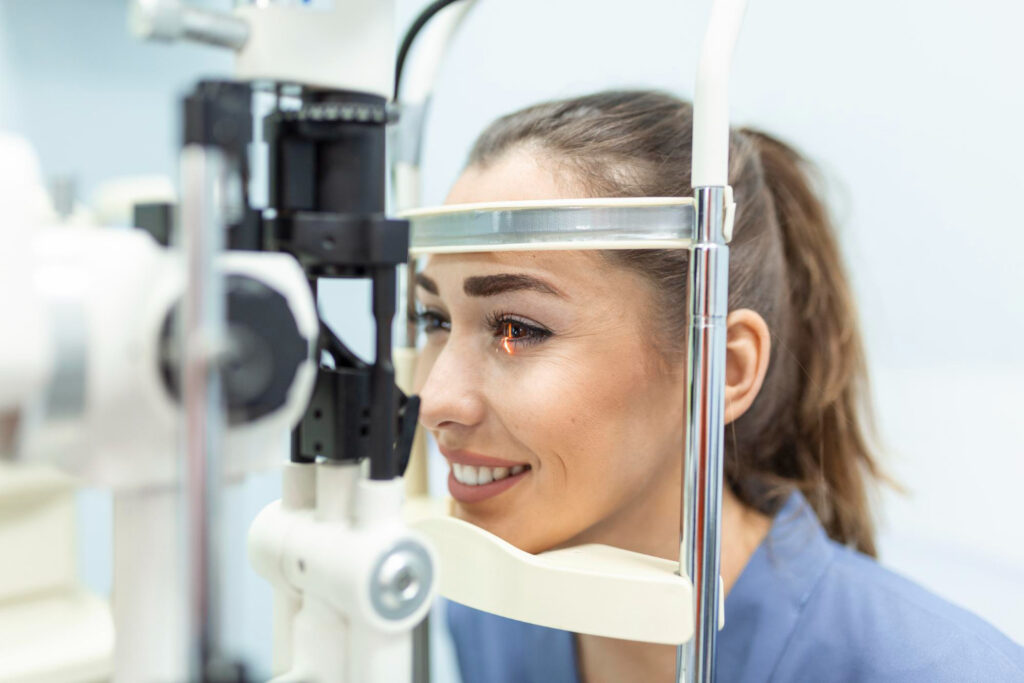 An isurgeon patient doing an eye examination